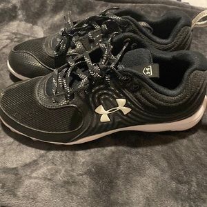 Comfortable sports shoes , white and black , size 7.5